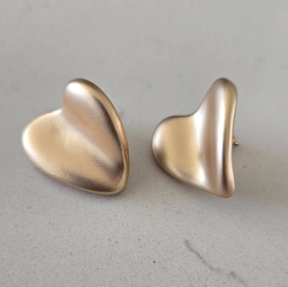 Heart Stud Earrings - Gold Matte - Picture 4 of 8